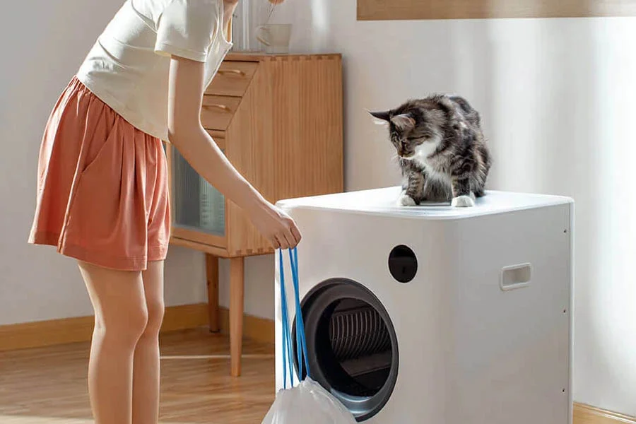 self cleaning litter box for cats